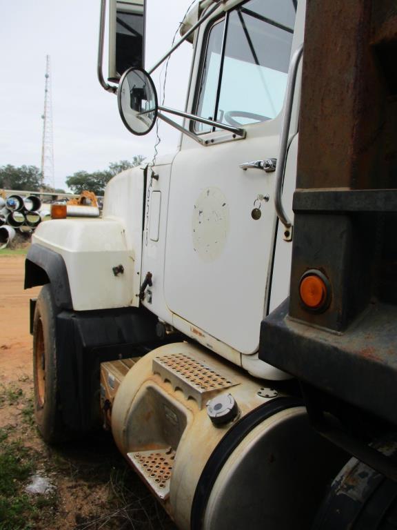 2001 Mack RD688S Dump Truck.