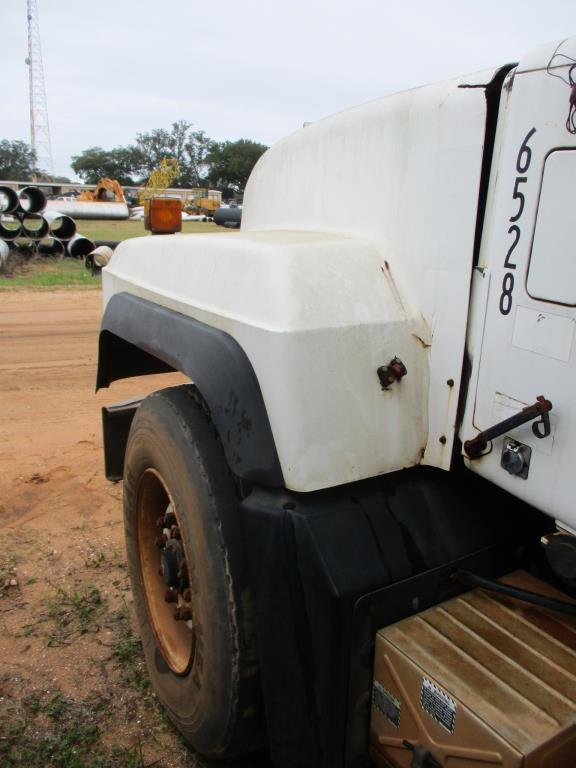 2001 Mack RD688S Dump Truck.