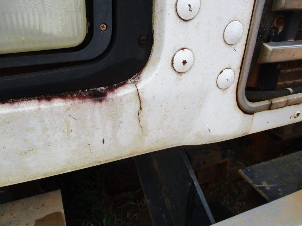 2001 Mack RD688S Dump Truck.