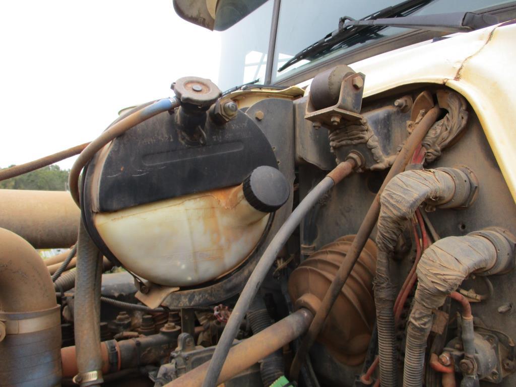 2001 Mack RD688S Dump Truck.