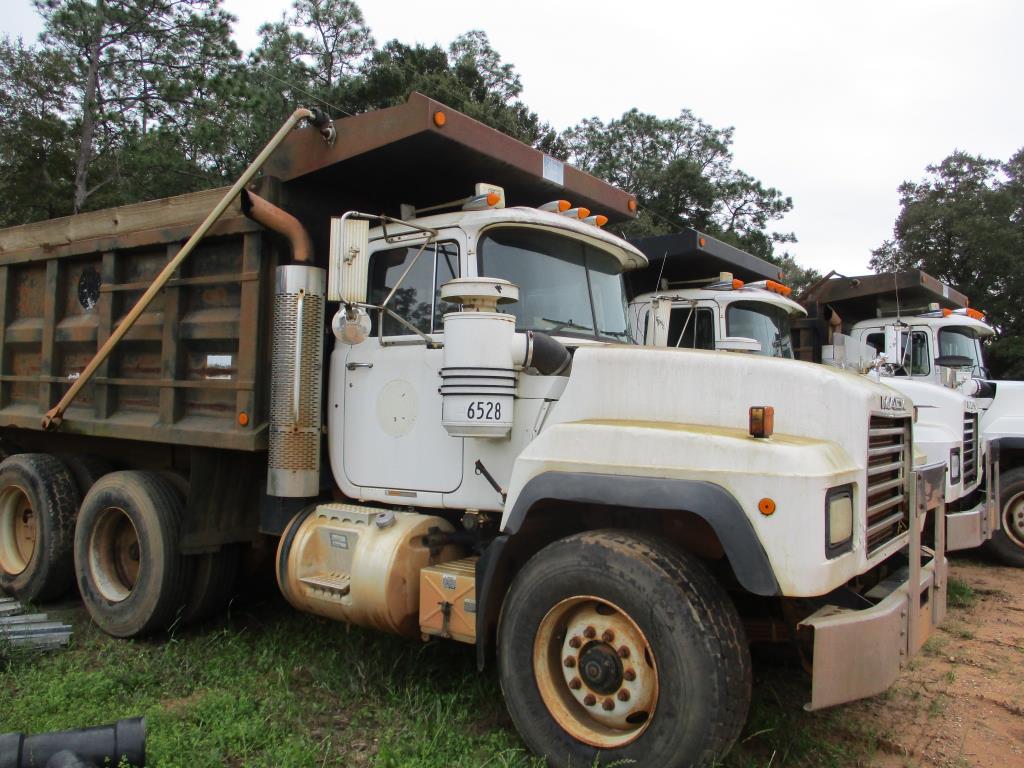2001 Mack RD688S Dump Truck.
