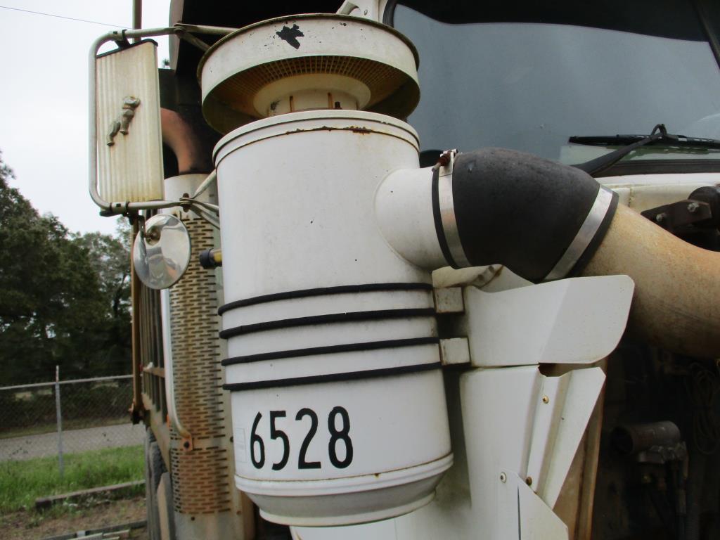 2001 Mack RD688S Dump Truck.