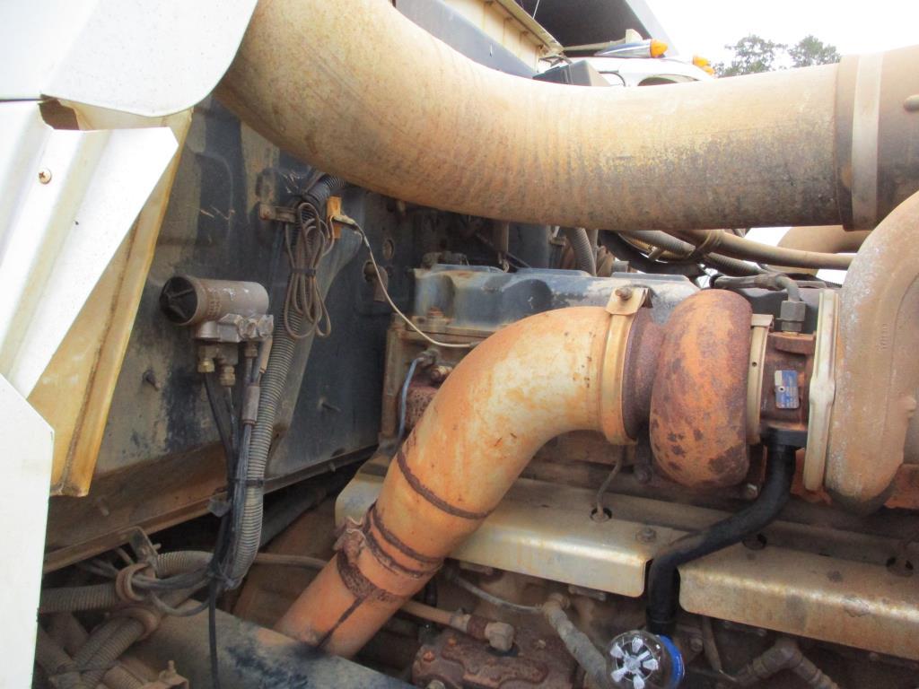 2001 Mack RD688S Dump Truck.