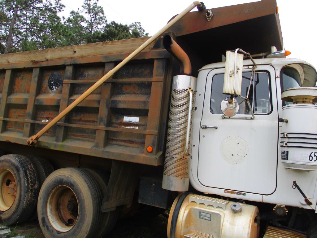 2001 Mack RD688S Dump Truck.