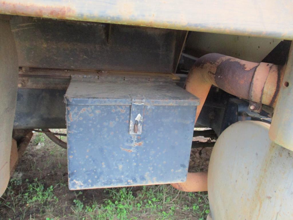 2001 Mack RD688S Dump Truck.