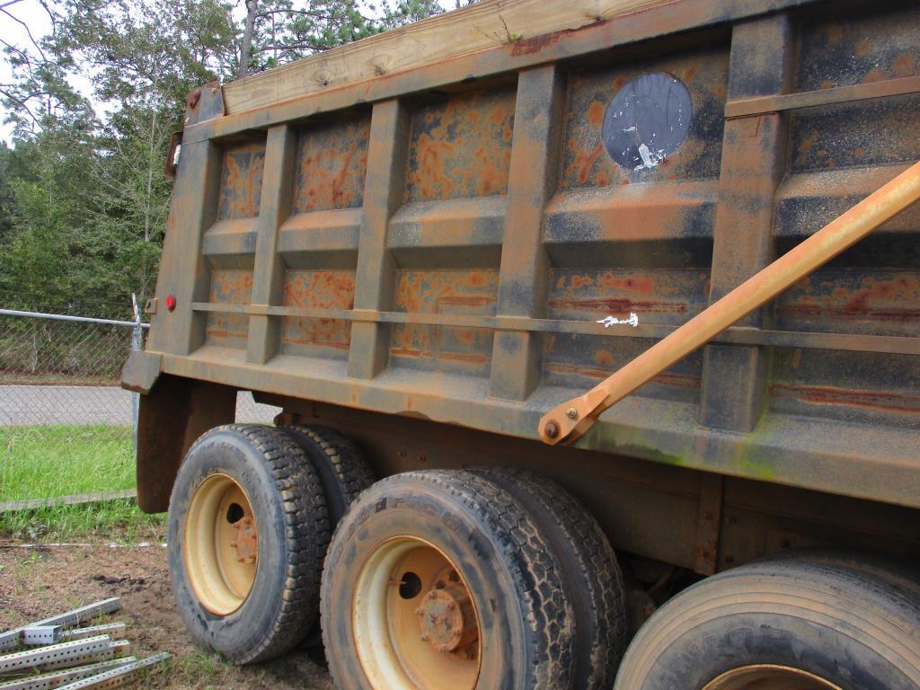 2001 Mack RD688S Dump Truck.
