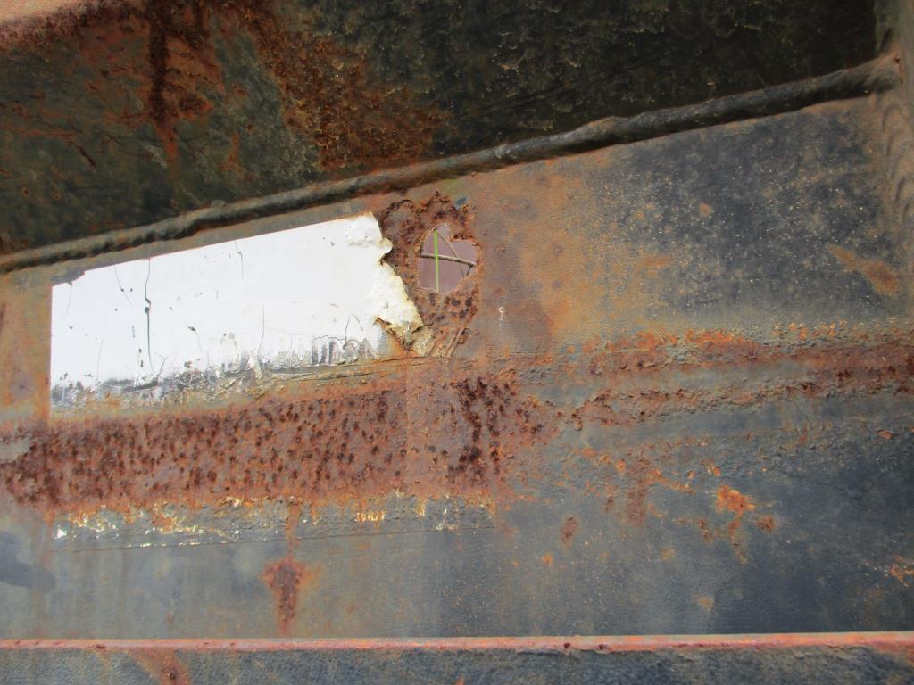 2001 Mack RD688S Dump Truck.