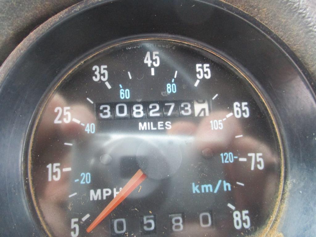 2001 Mack RD688S Dump Truck.