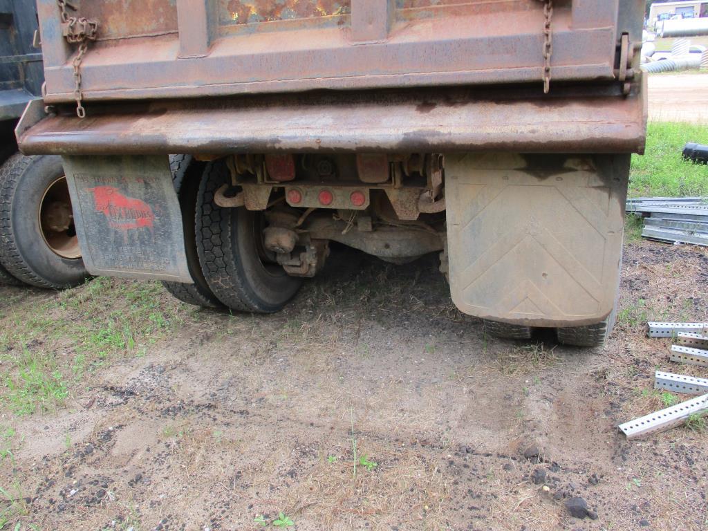 2001 Mack RD688S Dump Truck.