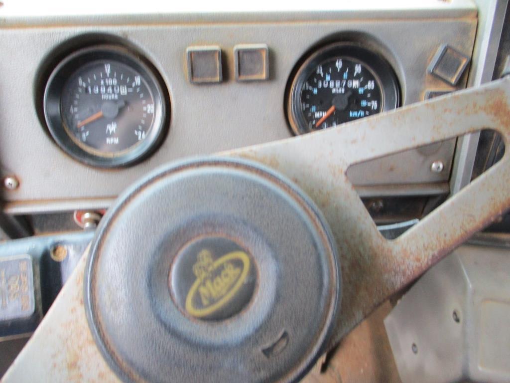 2001 Mack RD688S Dump Truck.