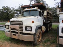 2001 Mack RD688S Dump Truck.