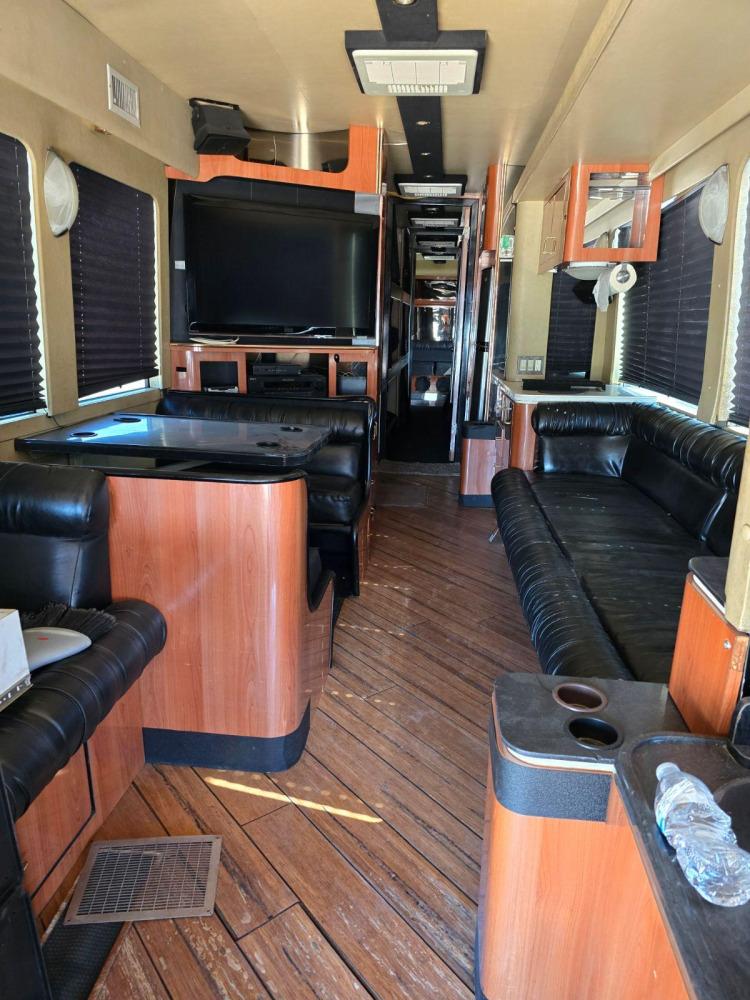 2003 Prevost Tour Bus