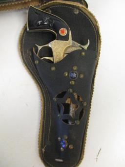 CHILDS HOLSTER AND CAP GUN