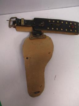 CHILDS HOLSTER AND CAP GUN
