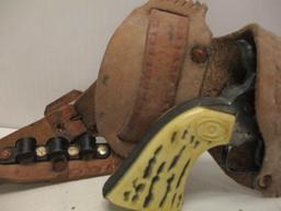 TOY LEATHER HOLSTER WITH DAISY CAP GUN