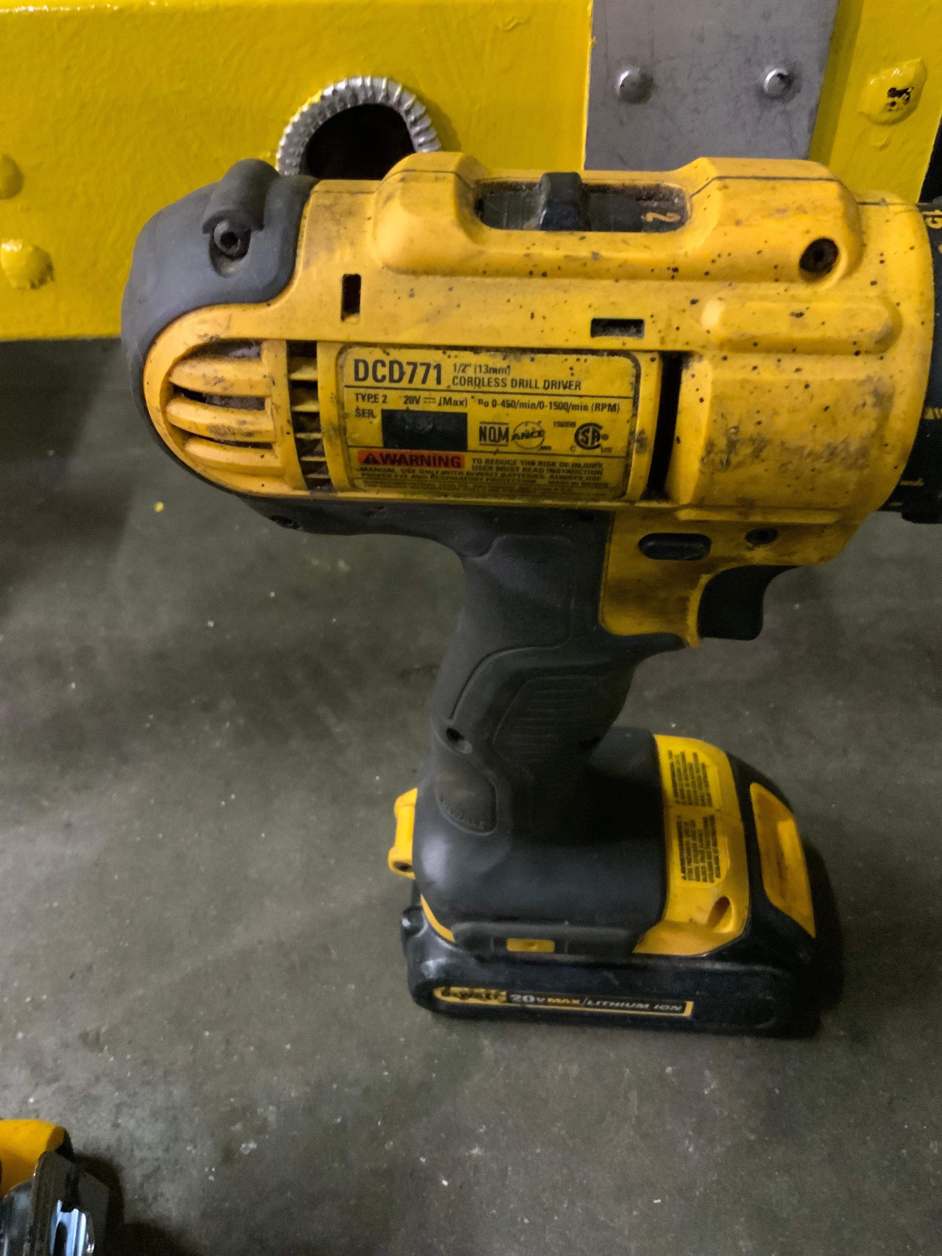Lot of Dewalt DCD771 DCD791 DW919 Battery Operated Drills & Light w/ Charger
