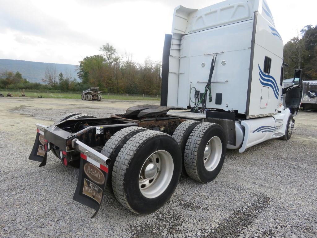 2015 Peterbilt 579 Road Truck