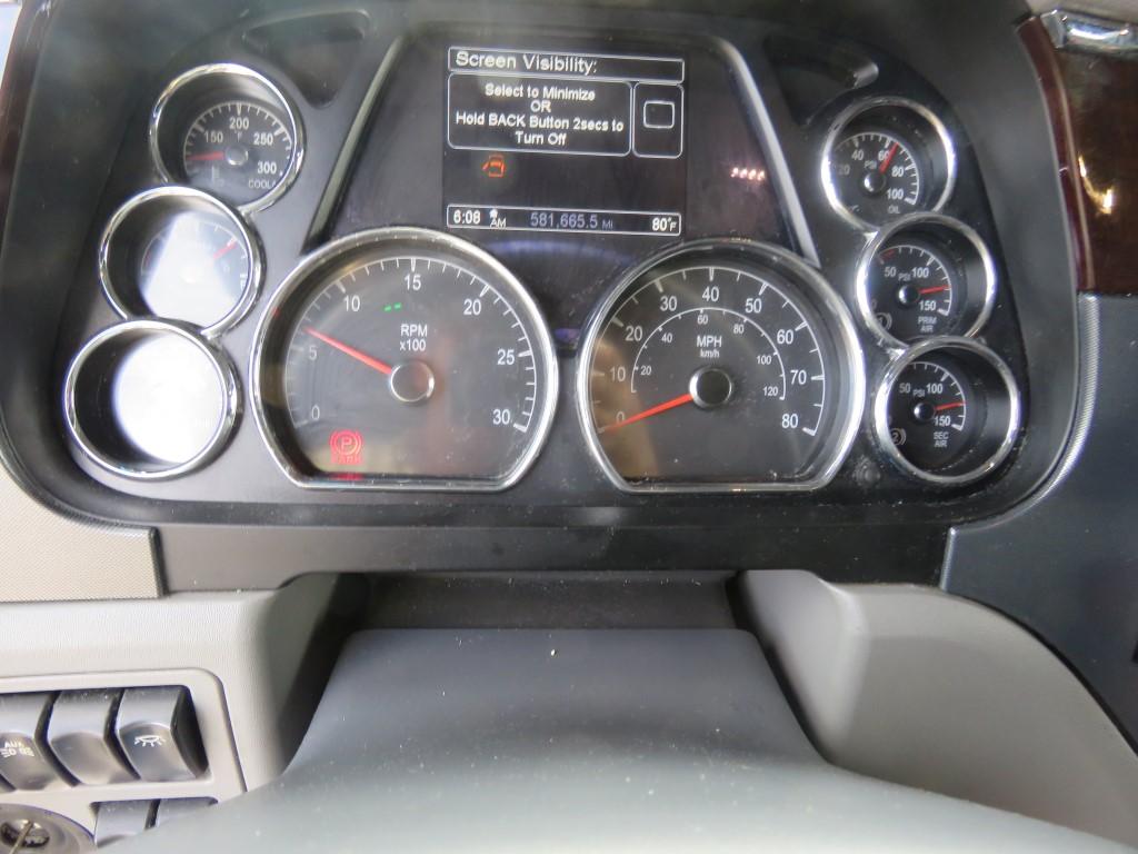 2015 Peterbilt 579 Road Truck