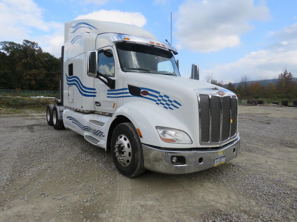 2015 Peterbilt 579 Road Truck