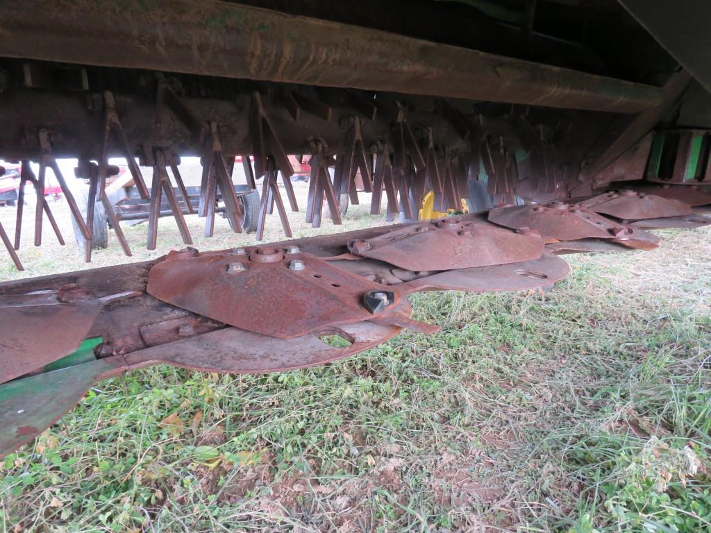 JD 535 Moco Flails