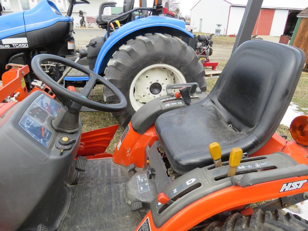 Kubota B1700 Compact Tractor w/LA301 Loader