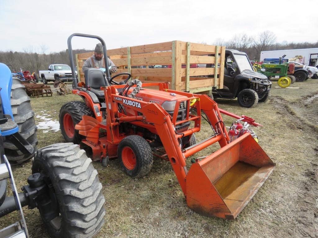 Kubota B1700 Compact Tractor w/LA301 Loader