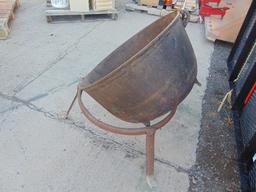 Butchering Kettle w/Ring Stand