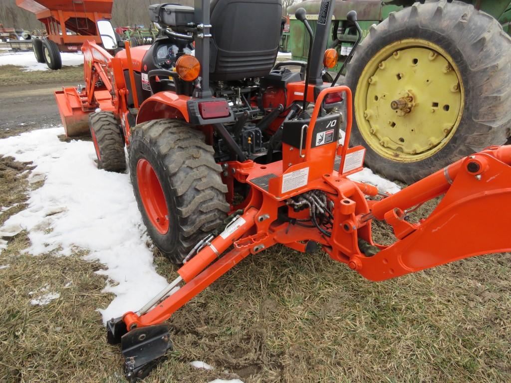 Kubota B2601 Tractor/Loader/Backhoe