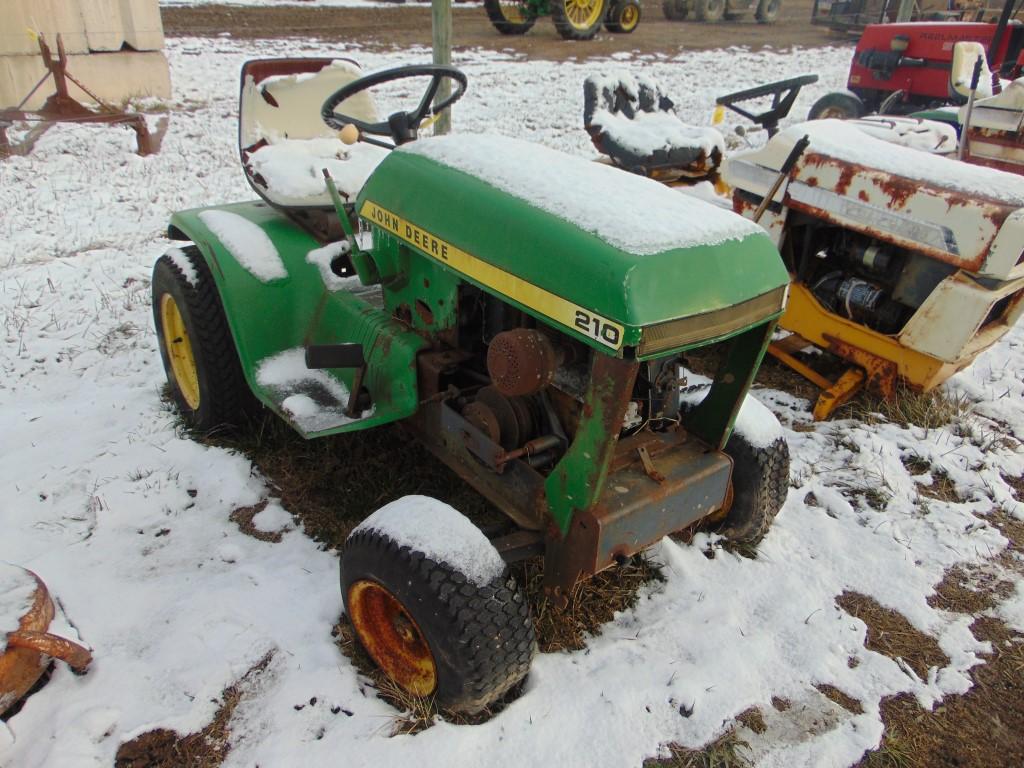 JD 210 Lawn Tractor FOR PARTS