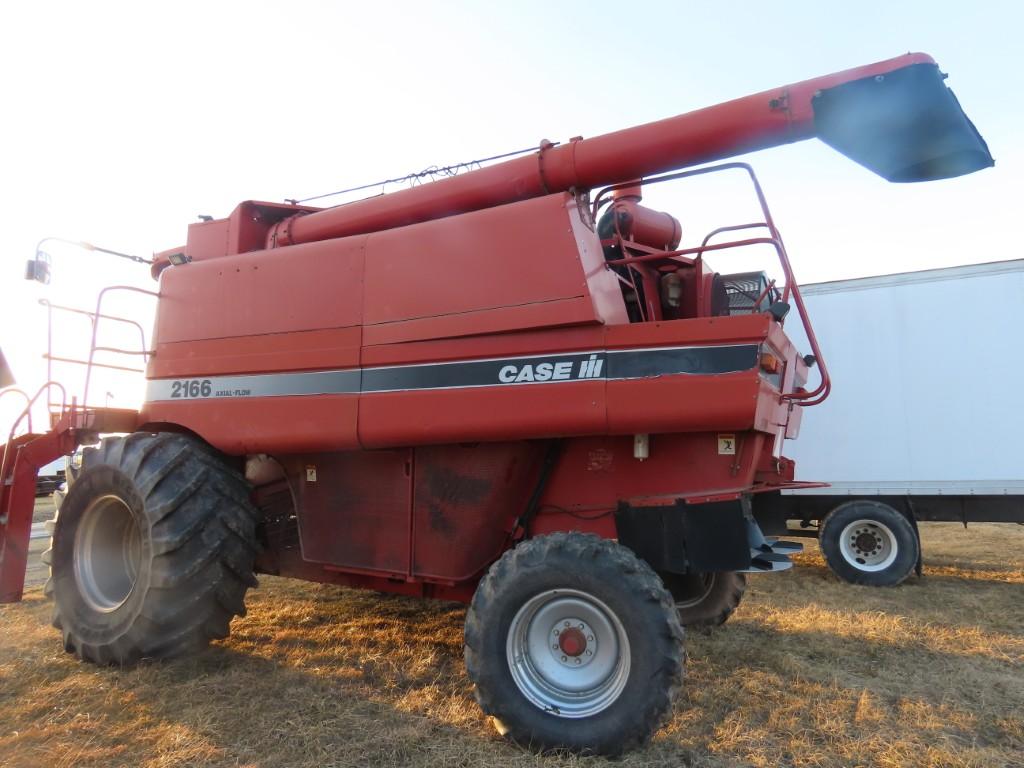 C/IH 2166 Axal-Flo Combine