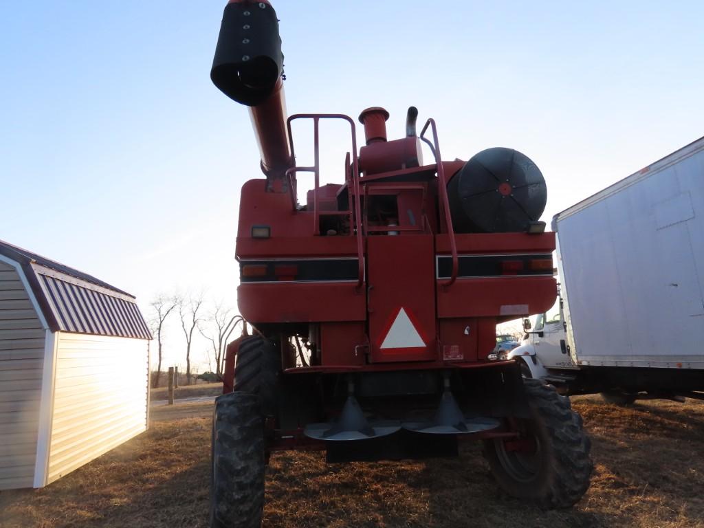 C/IH 2166 Axal-Flo Combine