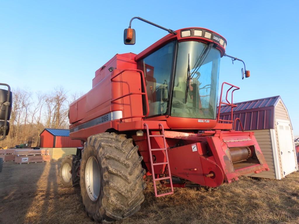 C/IH 2166 Axal-Flo Combine