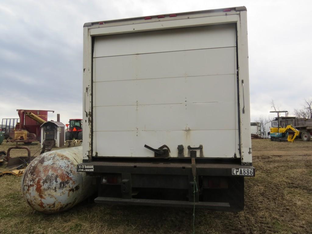 2000 Isuzu Truck