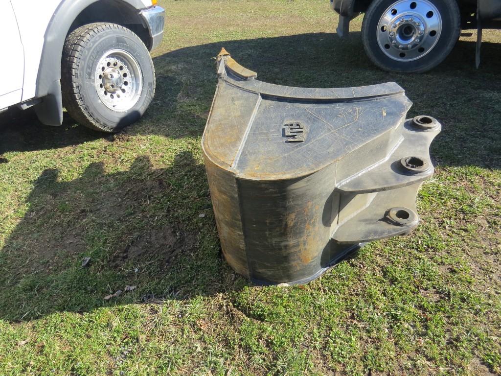 24" Excavator Bucket