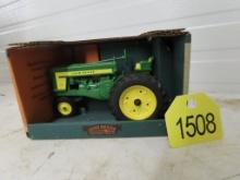 NIB 1/16 Ertl JD 720 Row-Crop Tractor