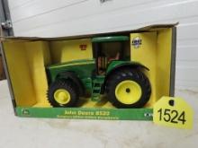 NIB 1/16 Ertl JD 8520 European Edition Tractor