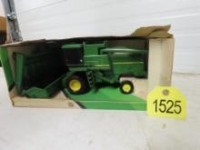 NIB 1/16 Ertl JD Combine