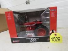 NIB 1/16 Ertle Prestige Collection IH 1066 Tractor