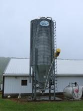 Farmer Boy 12ton Grain Bin w/Auger