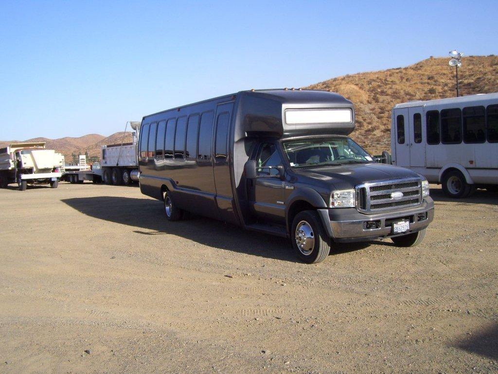 2007 Ford F550 28-Passenger Shuttle Bus,