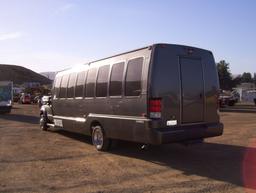 2007 Ford F550 28-Passenger Shuttle Bus,