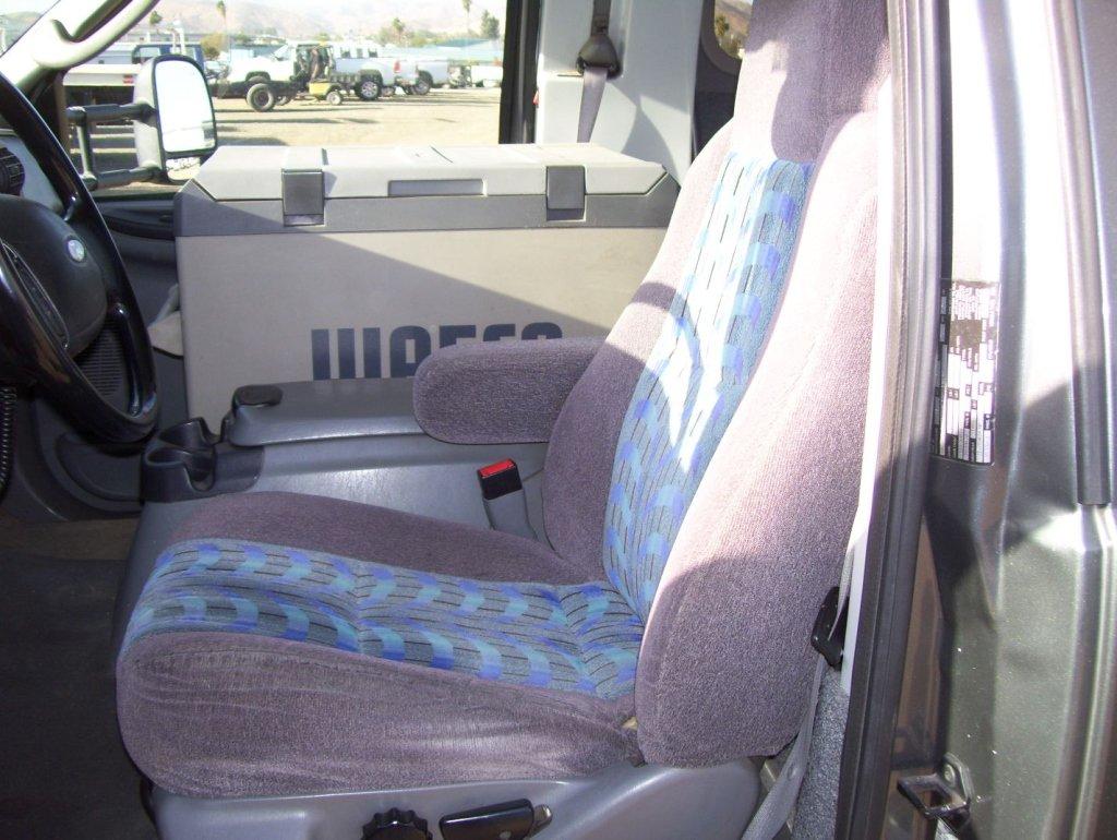 2007 Ford F550 28-Passenger Shuttle Bus,