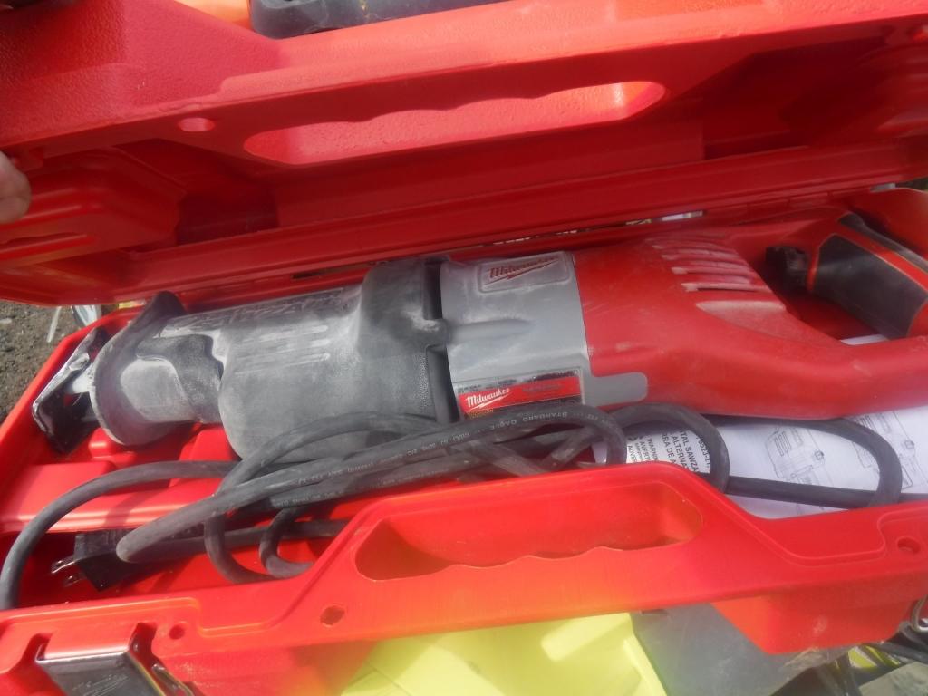 Milwaukee Sawzall w/Case,