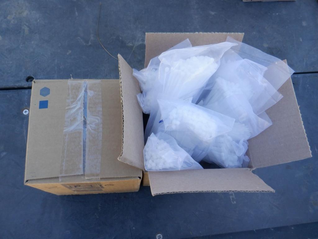(2) Boxes of 2.7 x 200M Nylon Cable Ties.