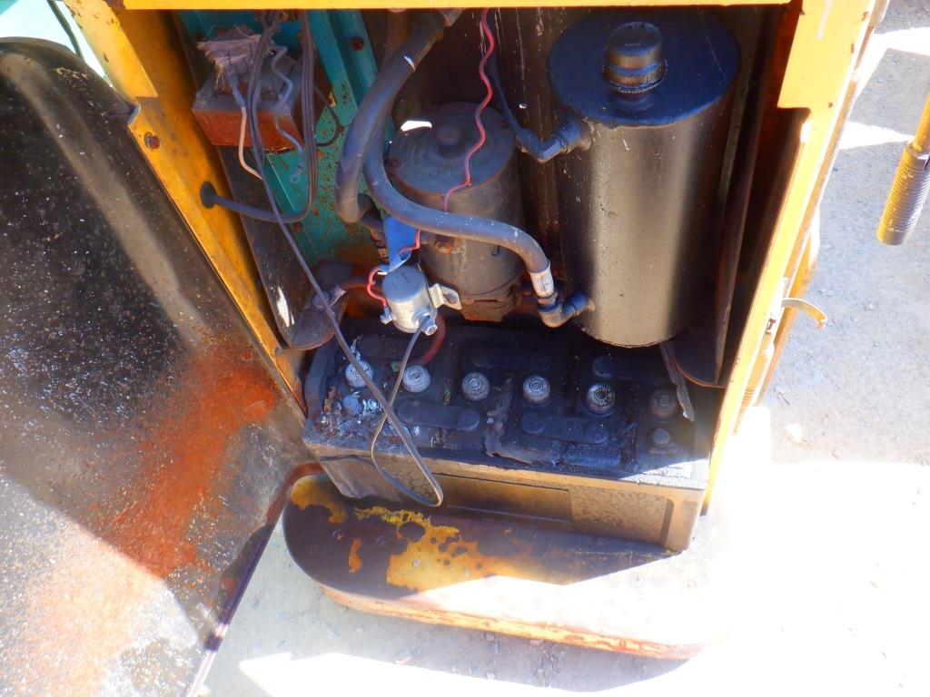 Big Joe Material Lift,