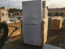 Pallet of Misc Shower/Tub Enclosures w/Doors.