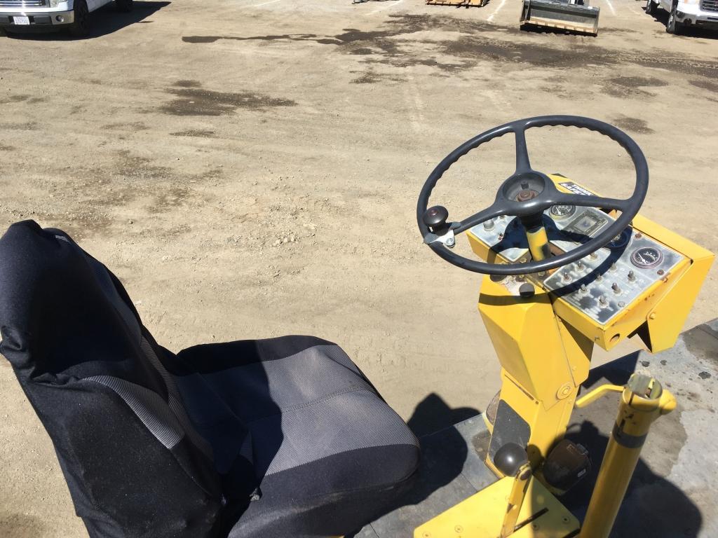 Blaw-Knox PF3200 Asphalt Paving Machine,