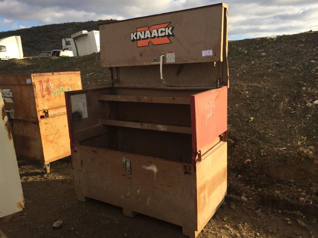 Knaack 46in x 60in x 30in Job Box.