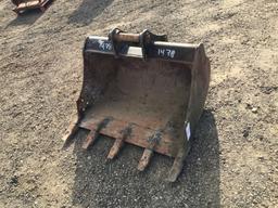Caterpillar 36in Bucket,
