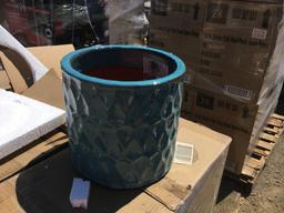 Pallet of 9.5in Ceramic Ariel Planters.